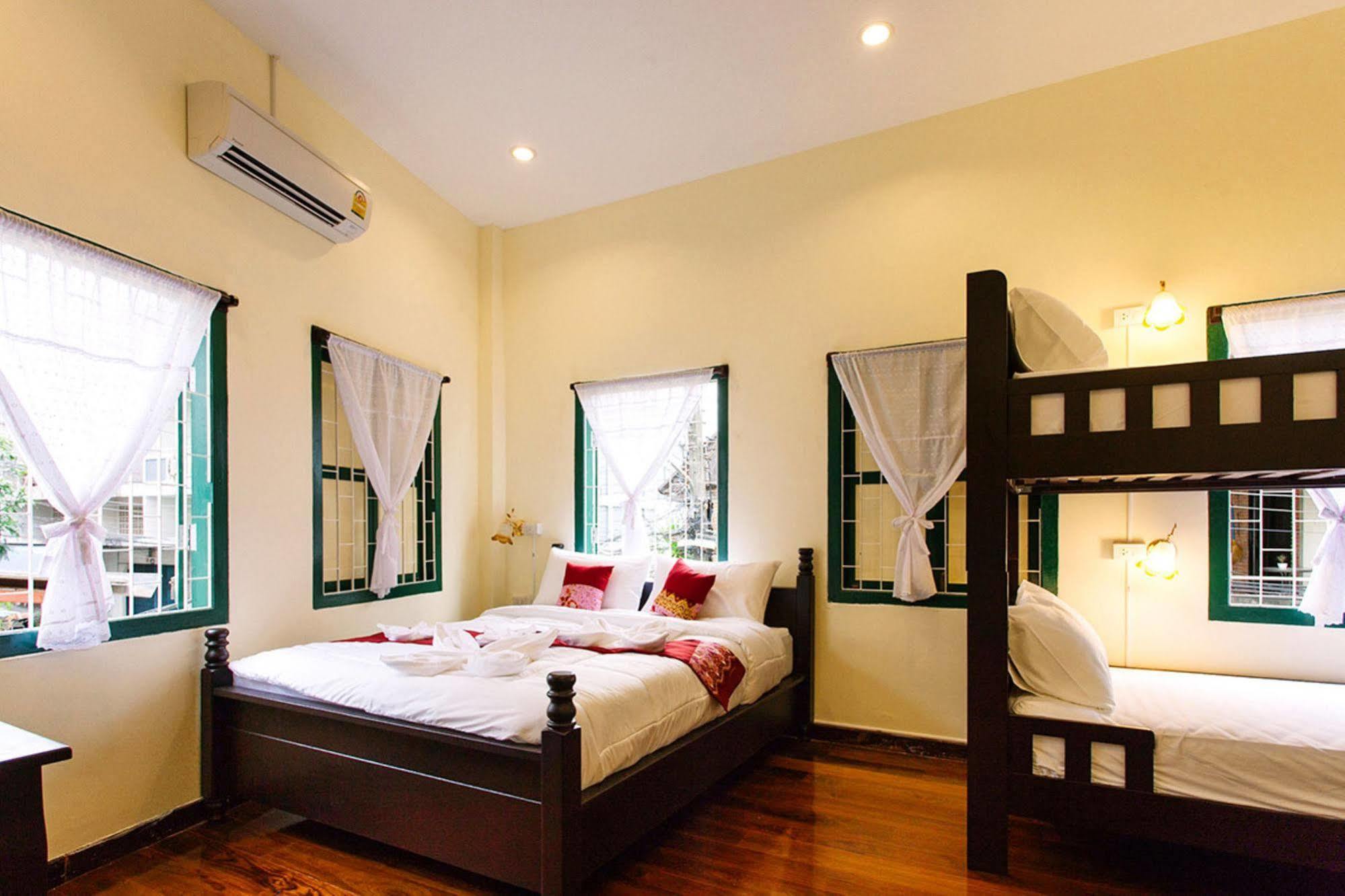 Srisomboon Hostel Trang Exterior foto