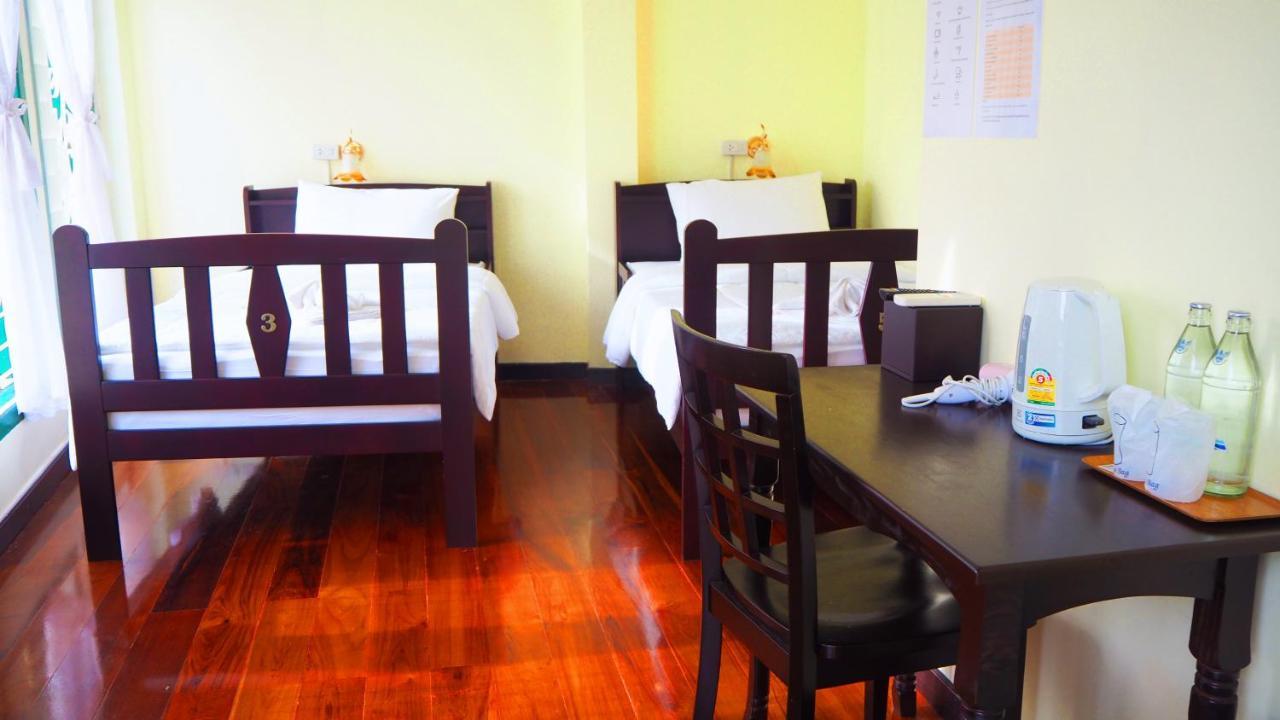 Srisomboon Hostel Trang Exterior foto
